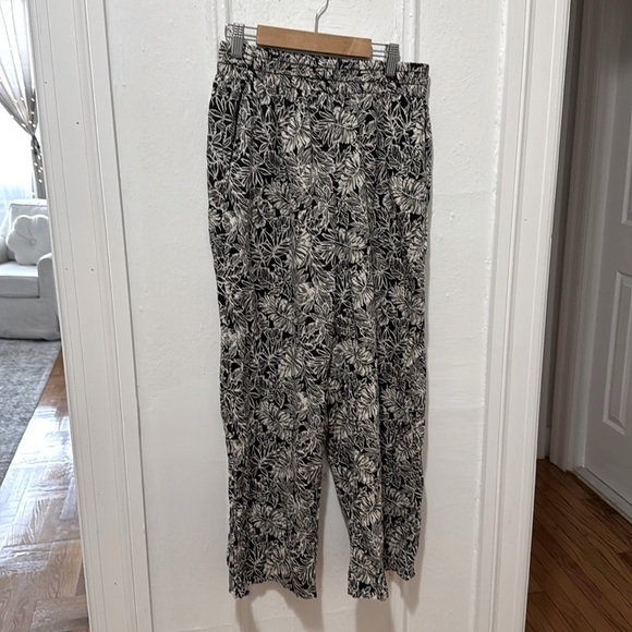 Pattern Gray Pants - Picture 1 of 5